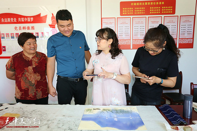 書畫名家走進鄉(xiāng)村 文化浸潤美麗鄉(xiāng)村——天津市文化藝術(shù)商會赴薊州區(qū)南齊莊村開展文化下鄉(xiāng)活動